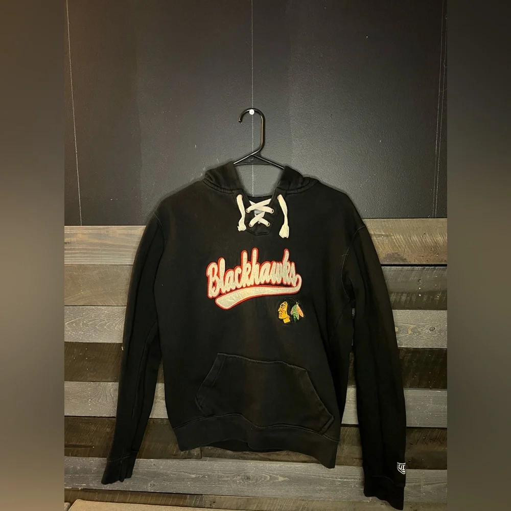 OldTime Hockey Chicago Blackhawks Women’s Hoodie - Picture 1 of 2